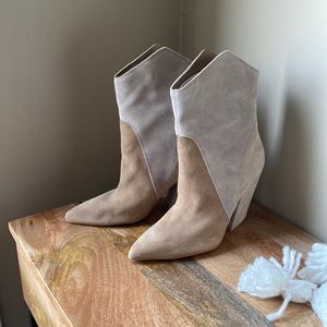 Dolce Vita: Nestly suede ankle boot
